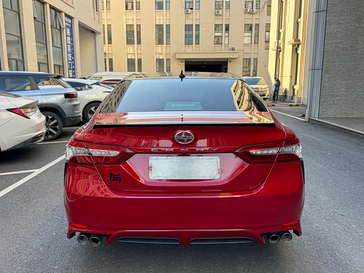 Фото 5 - Toyota Camry