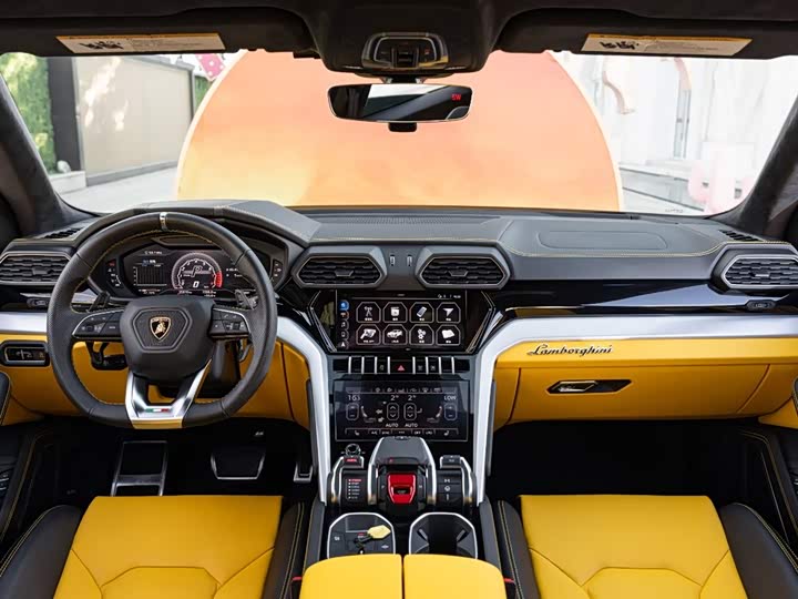 Фото 10 - Lamborghini Urus