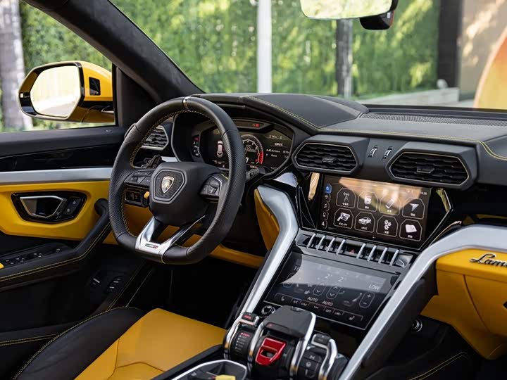 Фото 11 - Lamborghini Urus