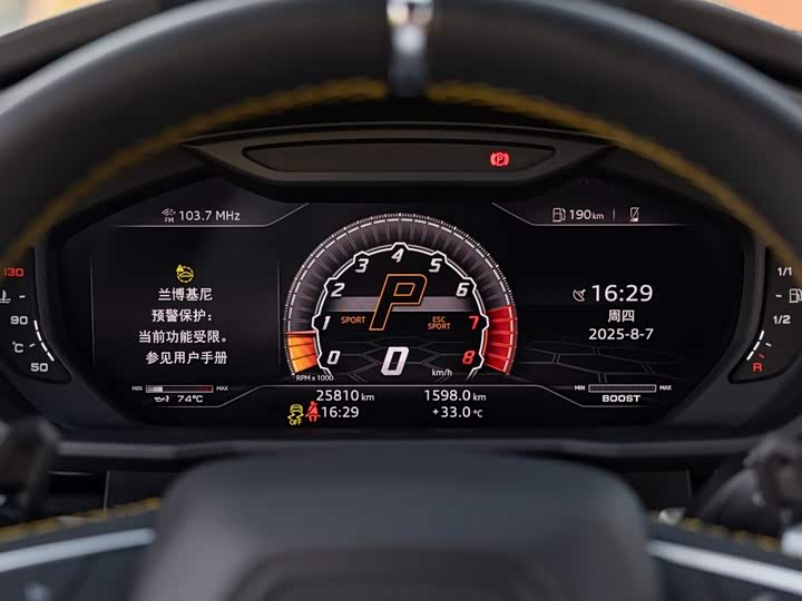 Фото 13 - Lamborghini Urus