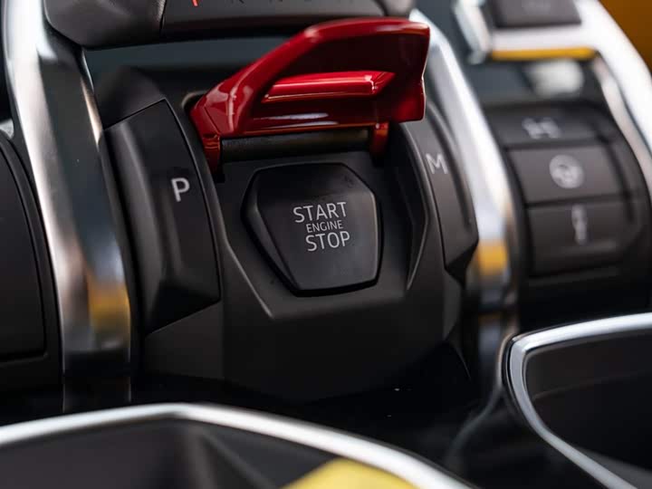 Фото 16 - Lamborghini Urus