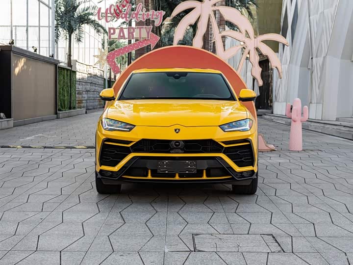 Фото 2 - Lamborghini Urus