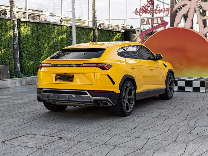 Фото 4 - Lamborghini Urus