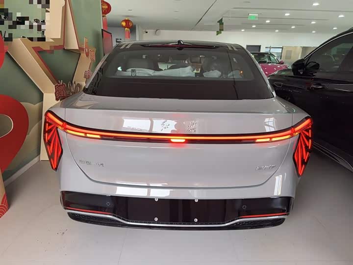 Фото 6 - Hongqi EH7