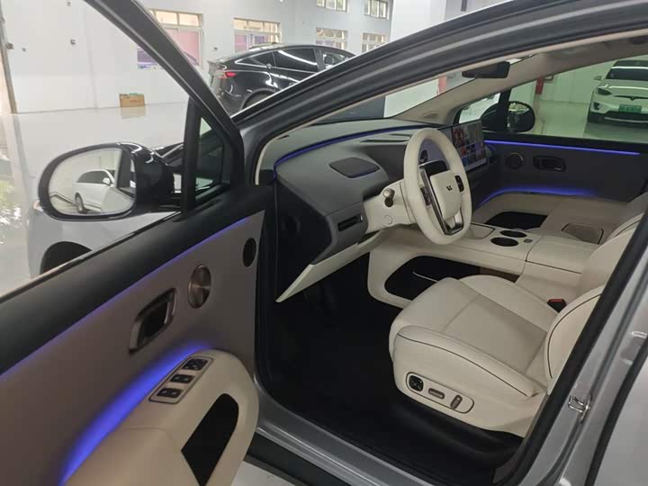 Фото 13 - LiXiang i8