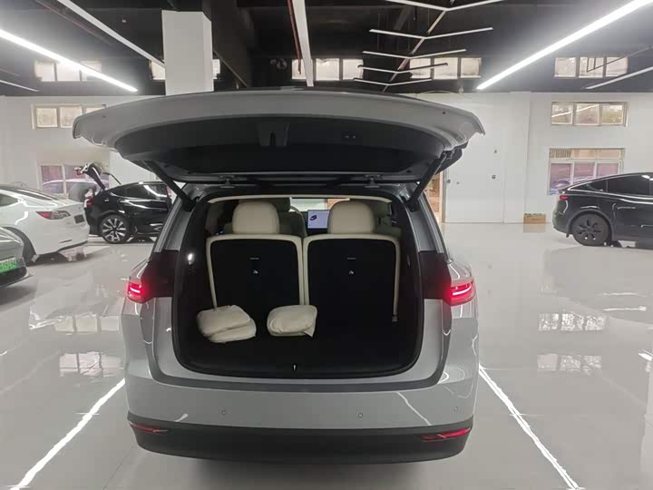 Фото 9 - LiXiang i8