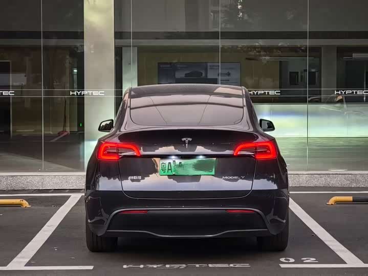 Фото 4 - Tesla Model Y