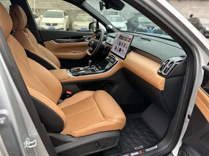 Фото 11 - Geely Atlas L