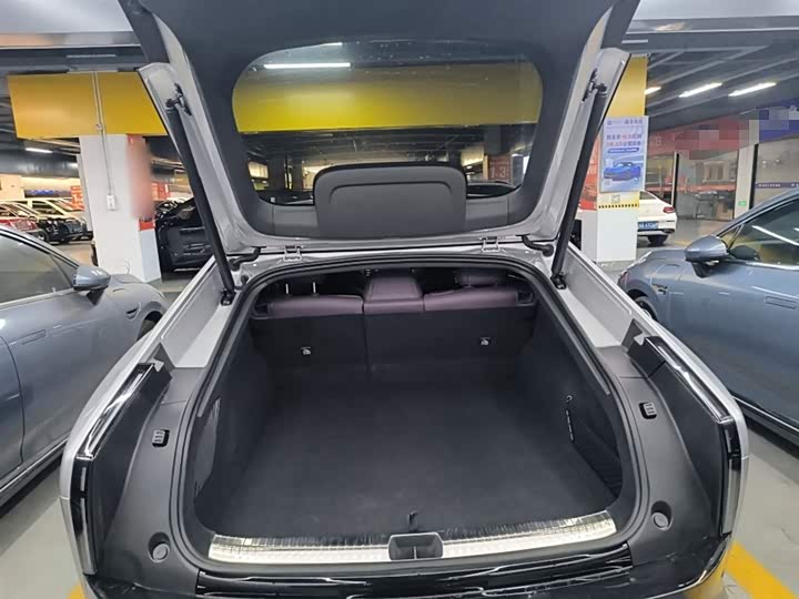 Фото 9 - XPeng P7