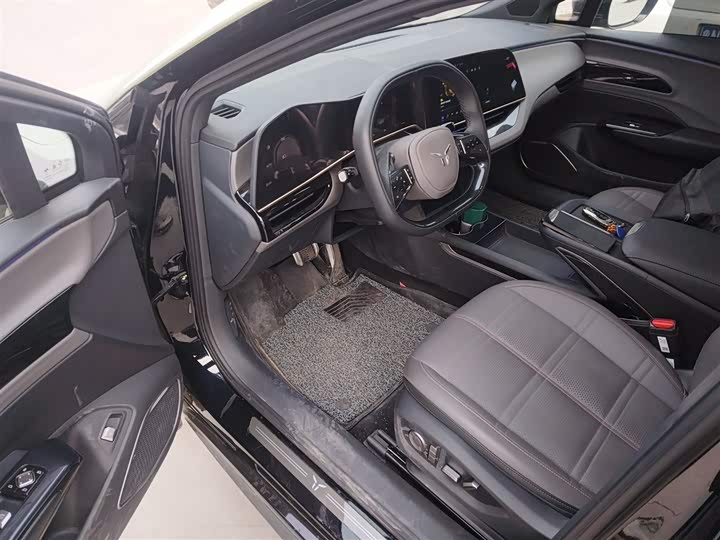 Фото 13 - Hongqi EH7