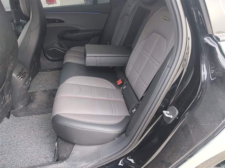 Фото 14 - Hongqi EH7