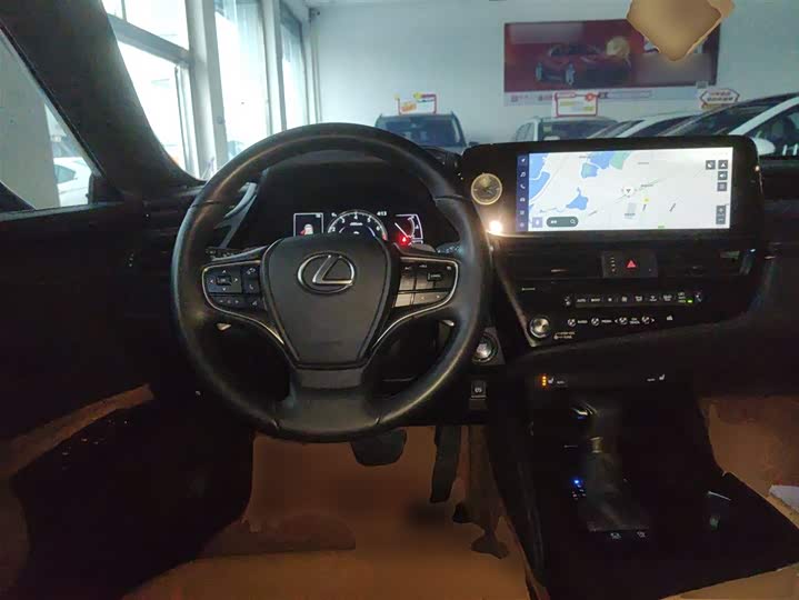 Фото 11 - Lexus ES