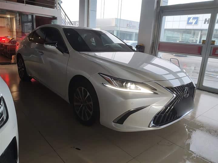 Фото 4 - Lexus ES