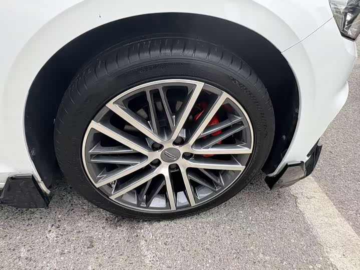 Фото 4 - Geely Preface