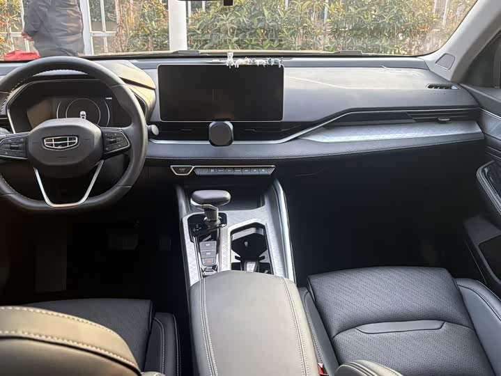 Фото 7 - Geely Preface