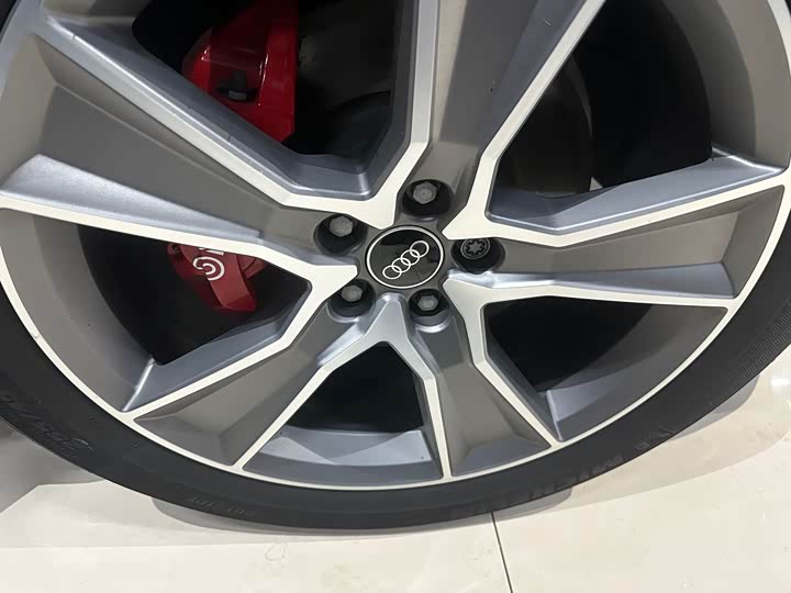 Фото 6 - Audi Q5L Sportback