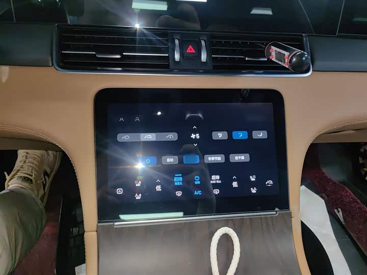 Фото 5 - LiXiang One