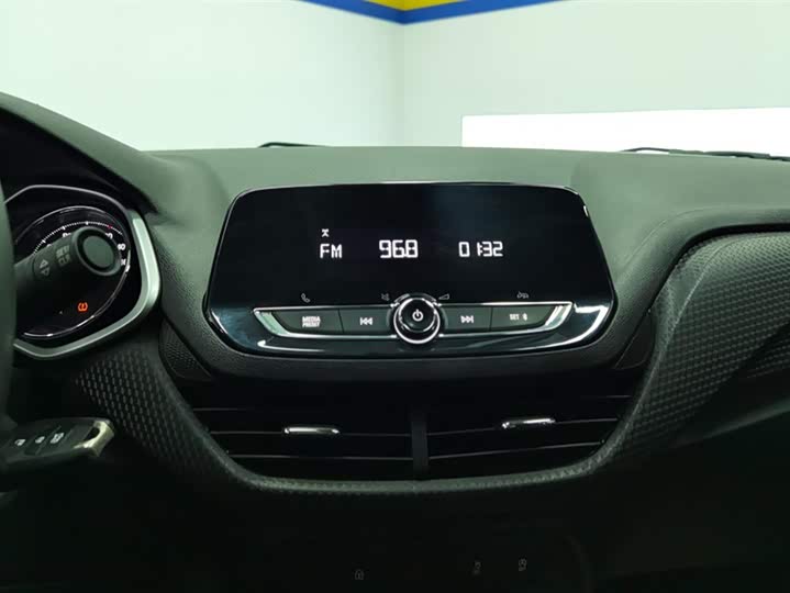 Фото 13 - Chevrolet Onix (Cavalier)