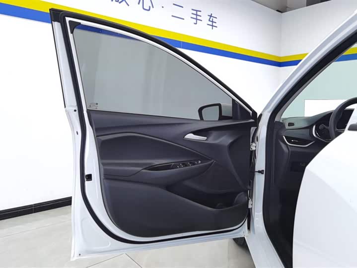 Фото 7 - Chevrolet Onix (Cavalier)