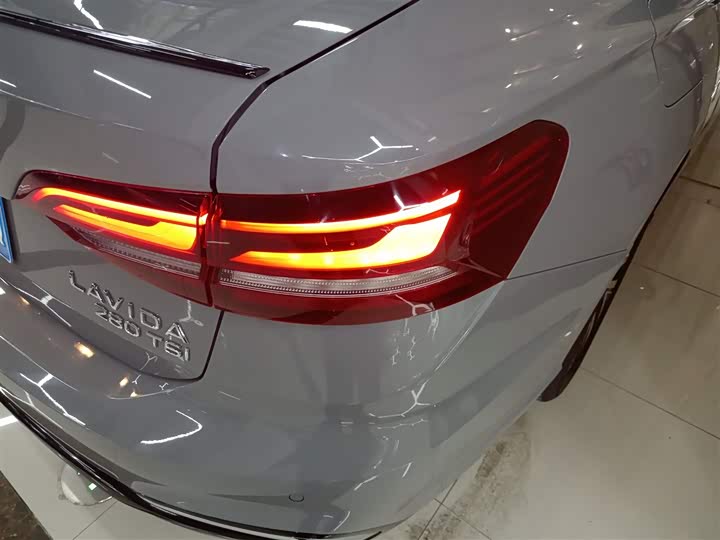 Фото 8 - Volkswagen Lavida