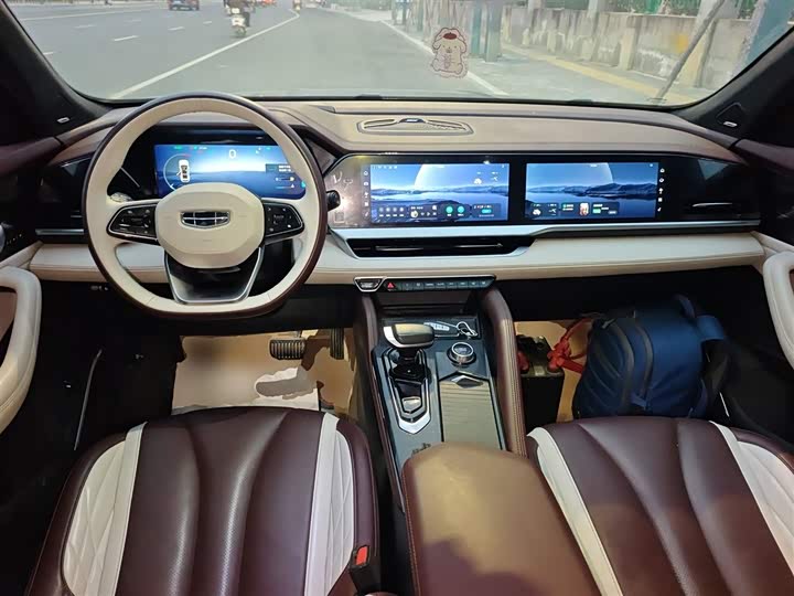 Фото 10 - Geely Monjaro