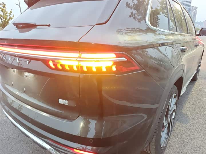 Фото 8 - Geely Monjaro