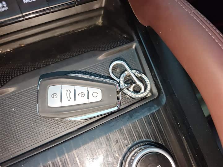 Фото 9 - Geely Monjaro