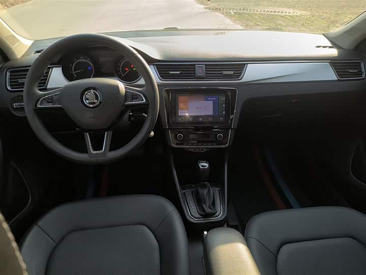 Фото 10 - Skoda Rapid