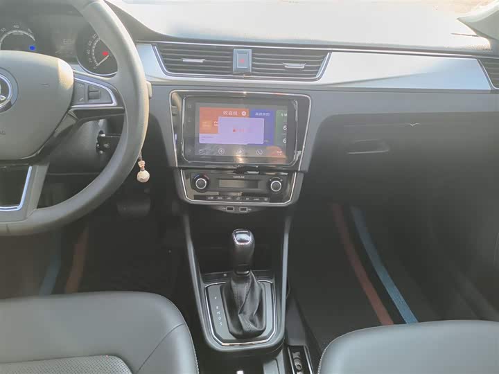 Фото 13 - Skoda Rapid