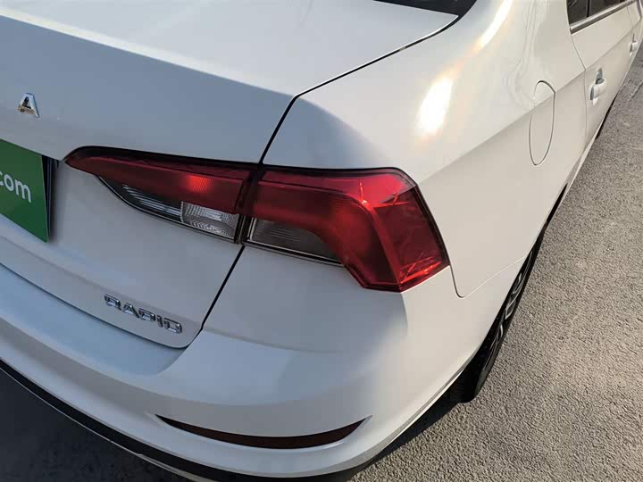 Фото 8 - Skoda Rapid