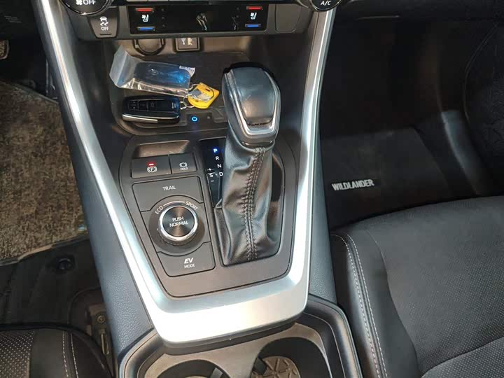 Фото 13 - Toyota Wildlander