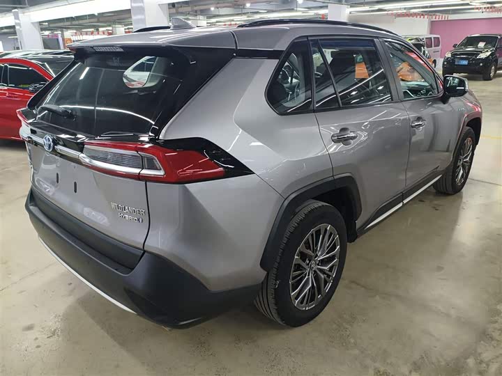 Фото 7 - Toyota Wildlander