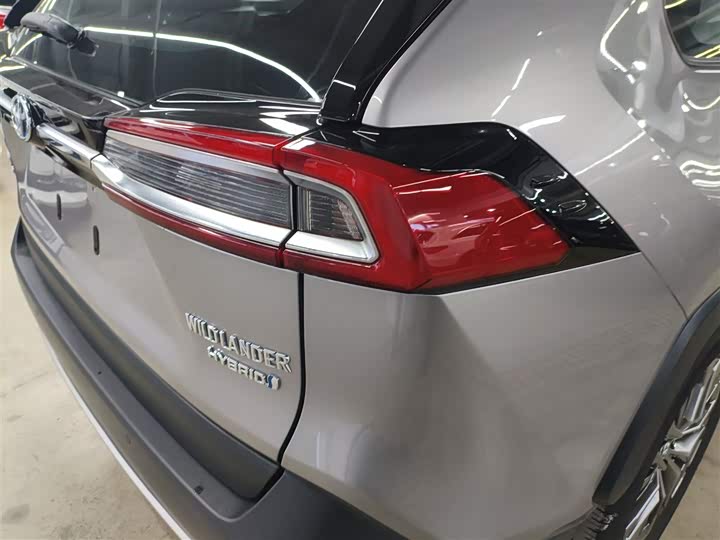 Фото 8 - Toyota Wildlander