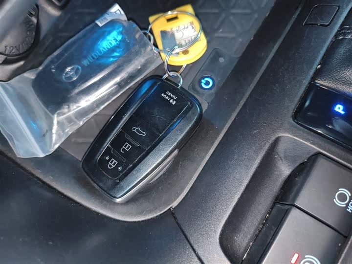 Фото 9 - Toyota Wildlander