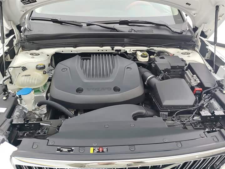 Фото 10 - Volvo XC40