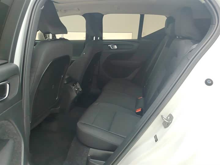 Фото 11 - Volvo XC40