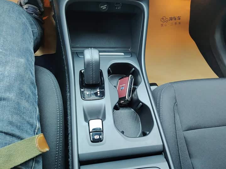 Фото 16 - Volvo XC40