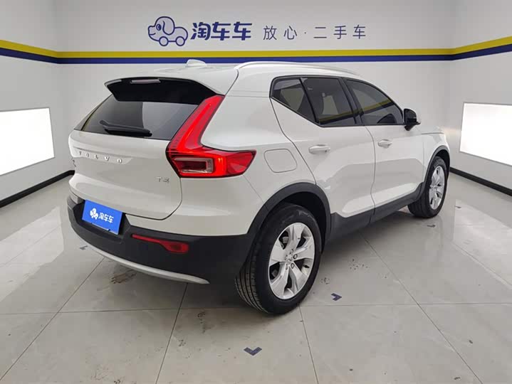 Фото 3 - Volvo XC40