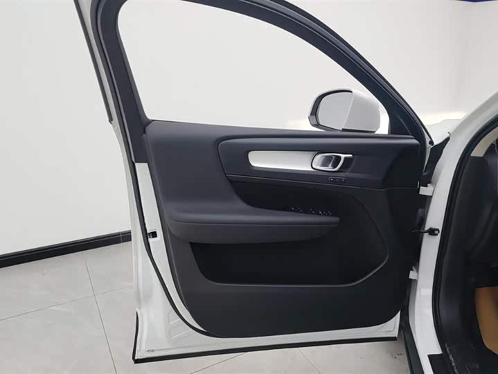 Фото 7 - Volvo XC40