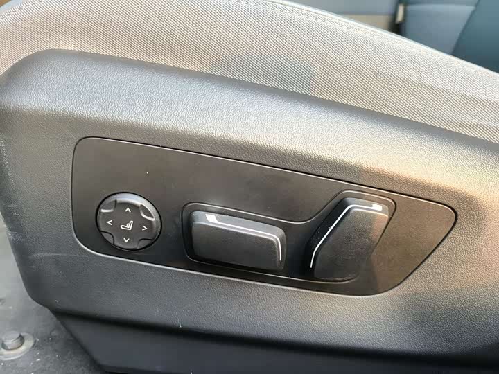 Фото 12 - BMW i5