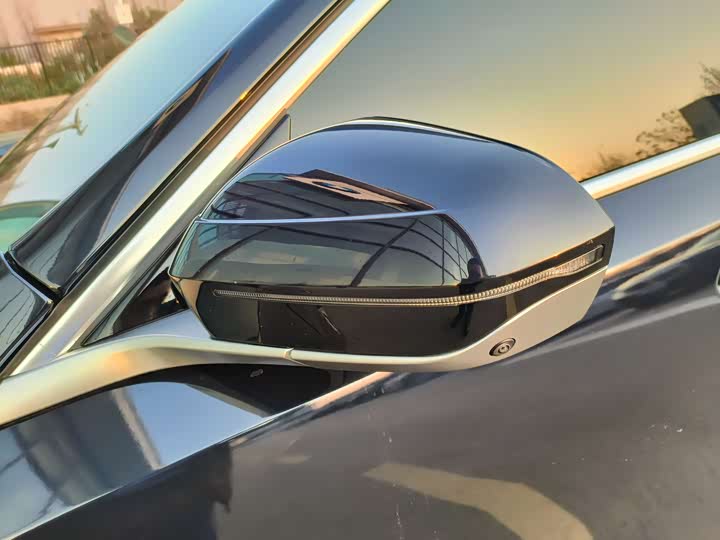 Фото 14 - BMW i5