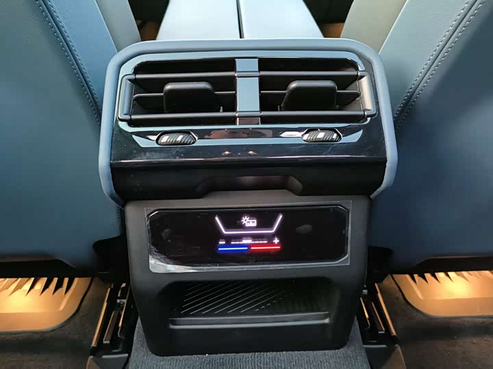 Фото 17 - BMW i5