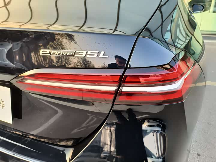 Фото 23 - BMW i5