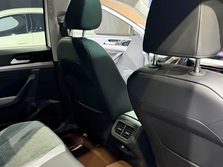 Фото 11 - Volkswagen Lavida