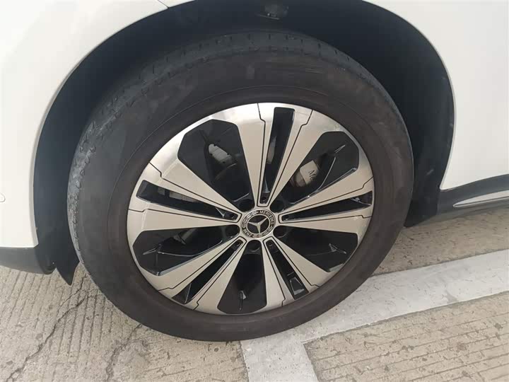 Фото 12 - Mercedes-Benz EQC