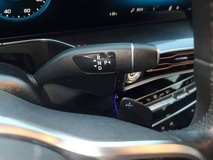 Фото 9 - Mercedes-Benz EQC