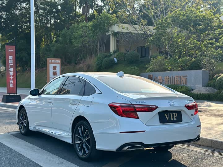 Фото 6 - Honda Inspire