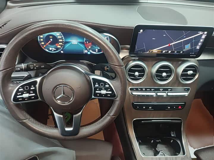 Фото 10 - Mercedes-Benz GLC-Class