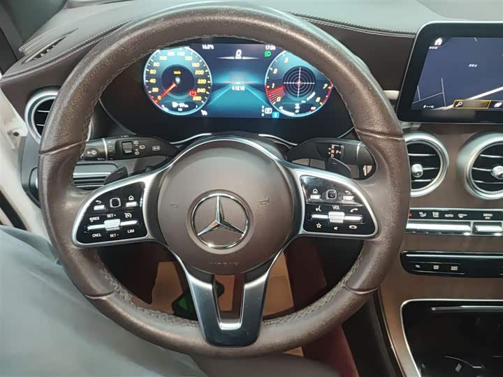 Фото 11 - Mercedes-Benz GLC-Class