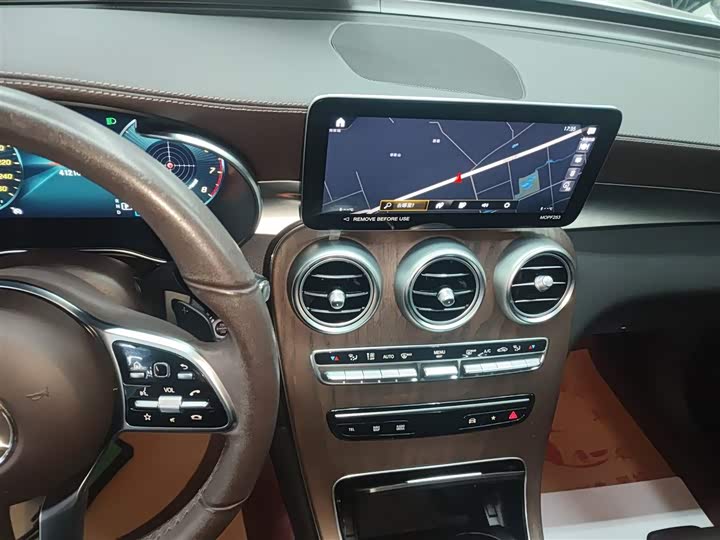 Фото 13 - Mercedes-Benz GLC-Class